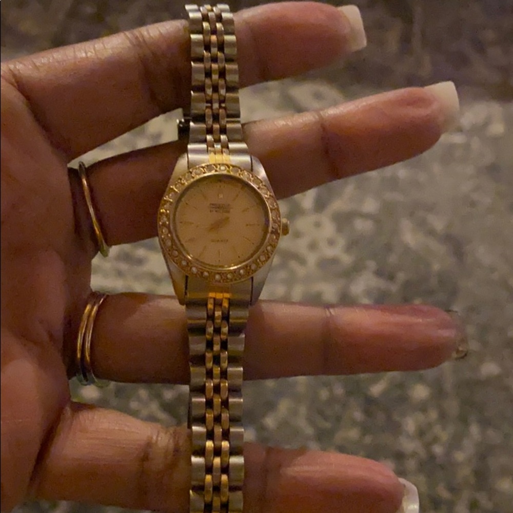 Women’s watch - Needs a new battery